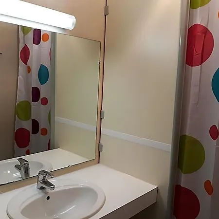 לינה וארוחת בוקר Maison De La Monne 3*